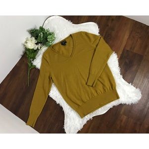 Banana Republic sweater mustard in color